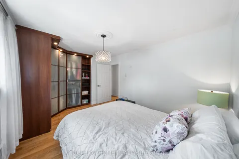 1045 Bloor Street, ON L4Y 2N3