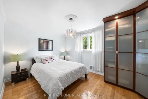 1045 Bloor Street, ON L4Y 2N3