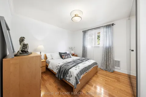 1045 Bloor Street, ON L4Y 2N3