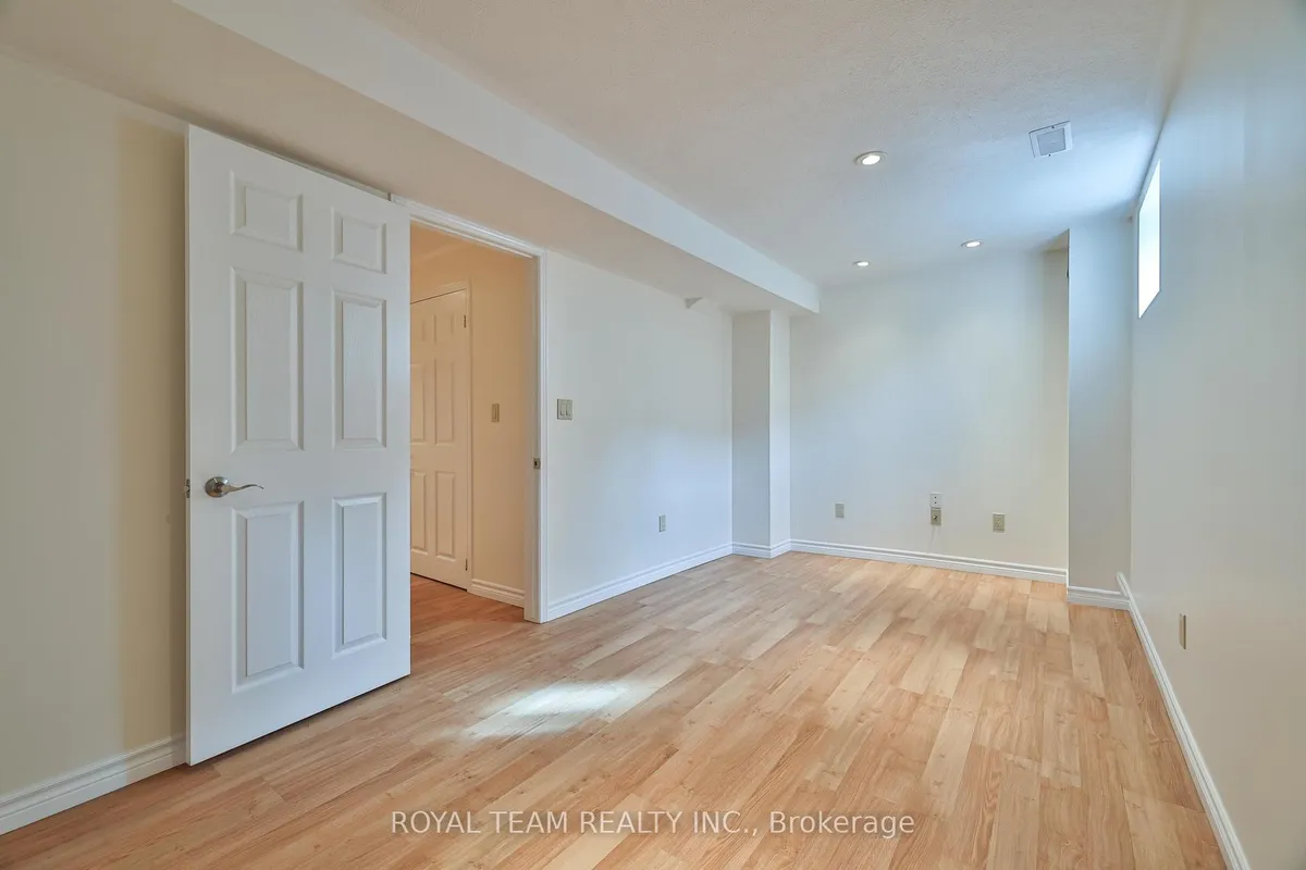 2439 Hollybrook Drive, ON L6M 4S8