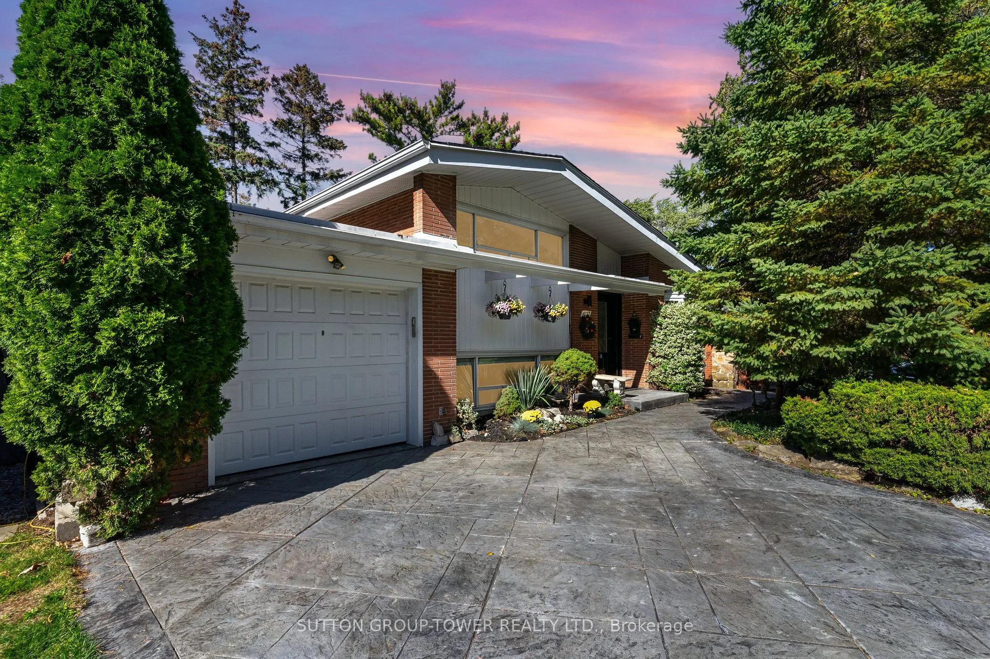 1037 Leilani Drive, ON L4Y 2C8