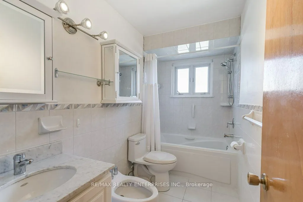 430 Louis Drive, ON L5B 2J4