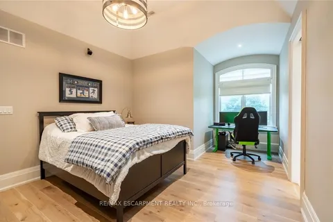 385 Pine Cove Road, ON L7N 1W4