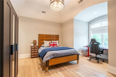 385 Pine Cove Road, ON L7N 1W4