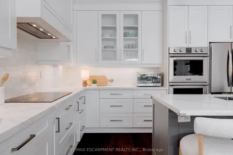 296 Kent Crescent, ON L7L 4T1