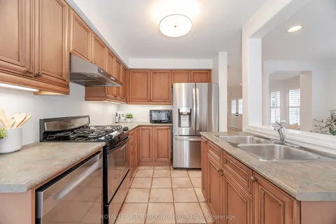 1137 Meadowgrove Court, ON L5W 1J1