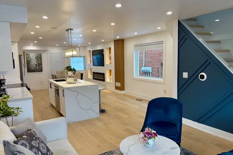 28 Pendeen Avenue, ON M6N 2P3