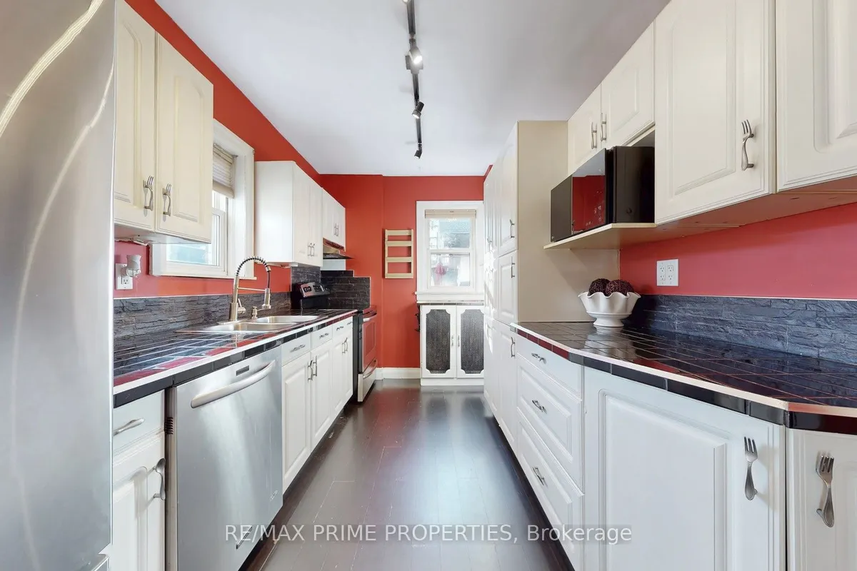 664 Durie Street, ON M6S 3H3