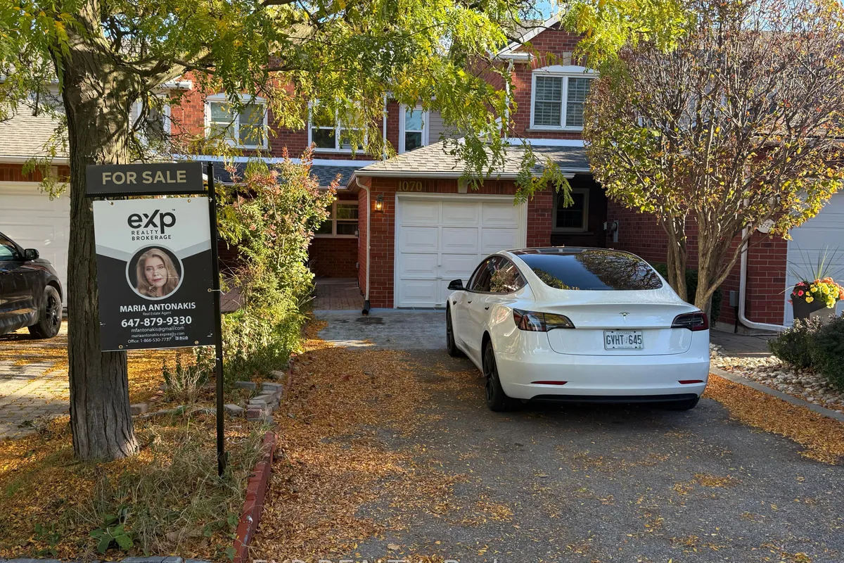 1070 Queens Avenue, ON L6H 2B5