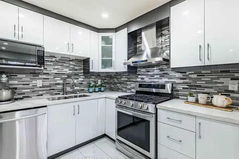 39 Tessler Crescent, ON L6X 4P8