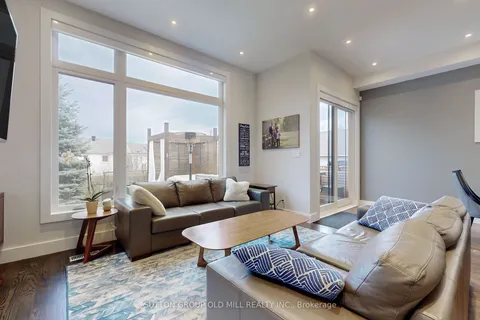 1086 Gardner Avenue, ON L5E 1B7