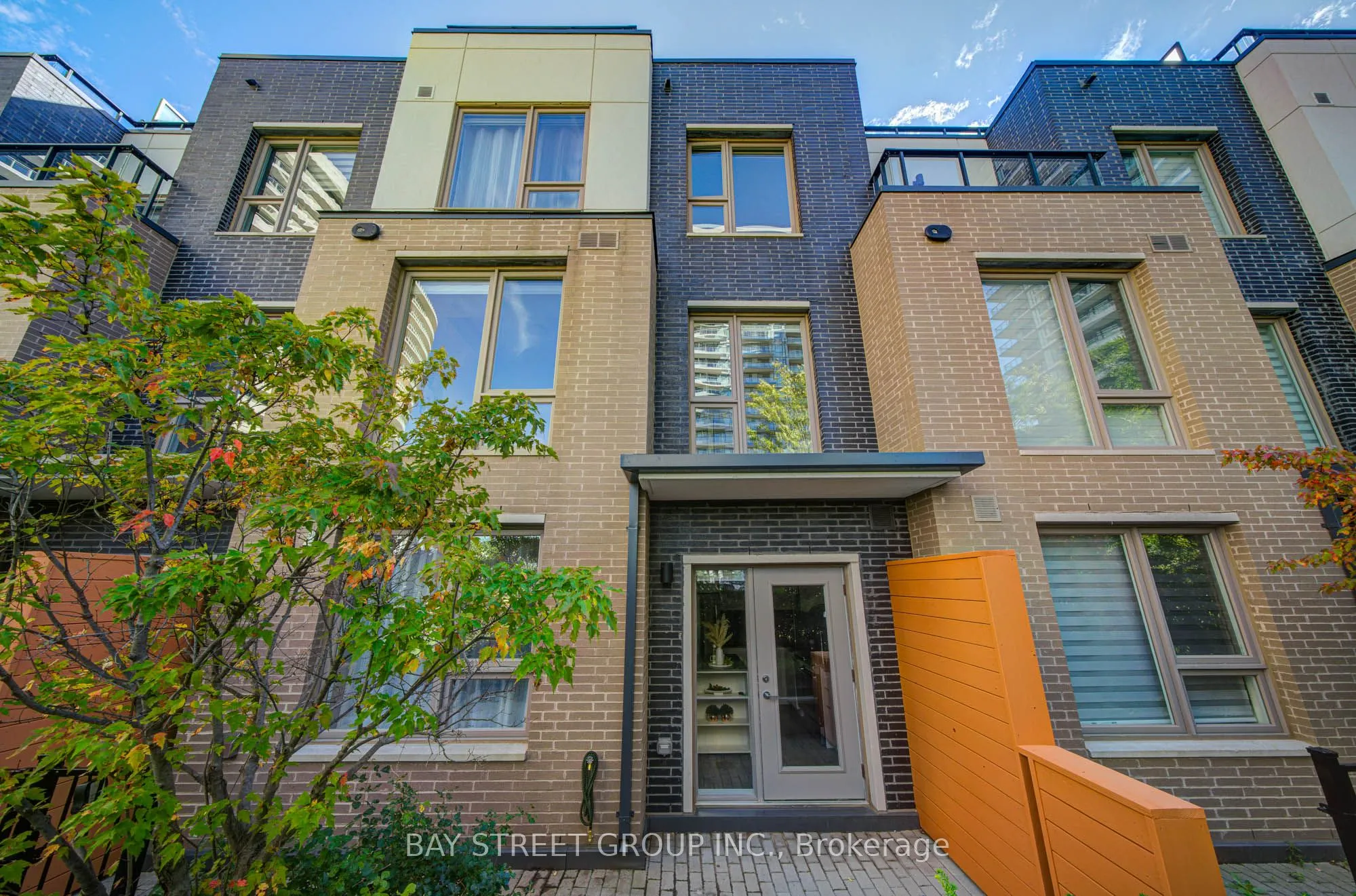 2530 Eglinton Avenue W 116, Mississauga, ON L5M 0Z5