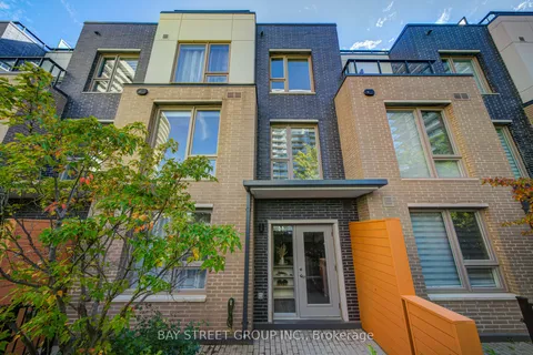 Condo Townhouse 3 bedroom 3 bathroom at 2530 Eglinton Avenue in Mississauga - MLS# W12471355