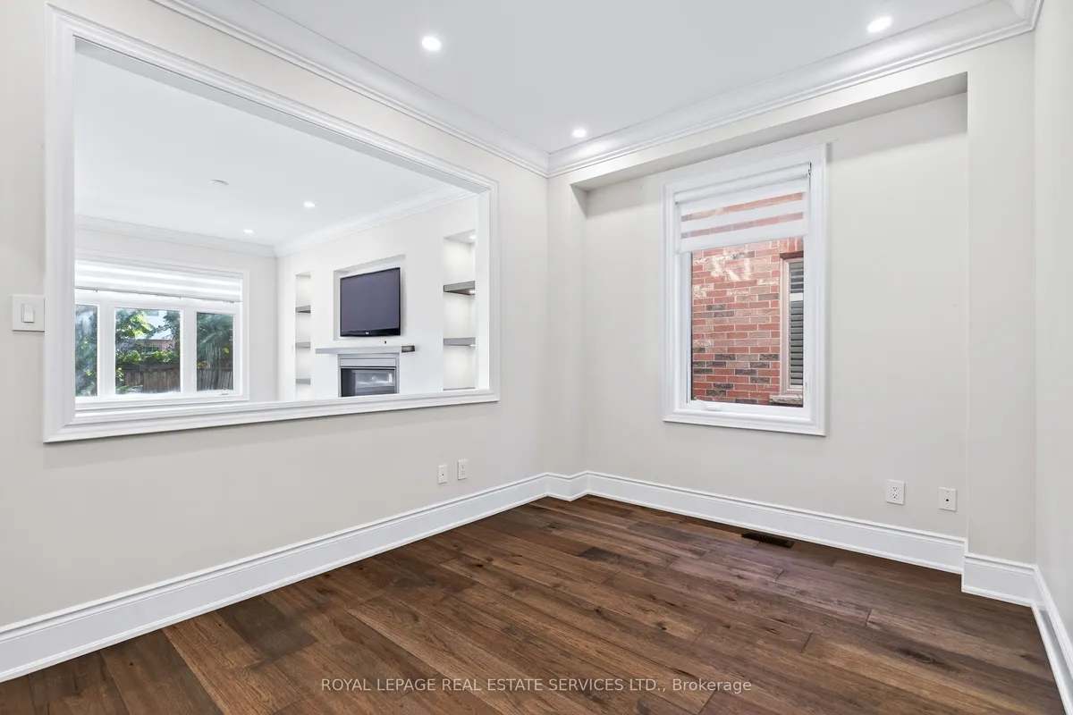 2240 PINE GLEN Road, ON L6M 0G5