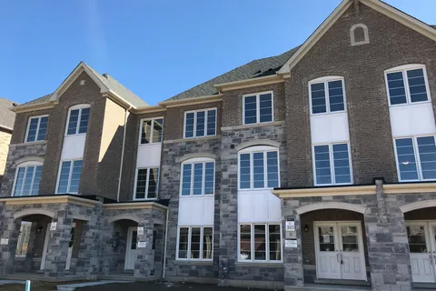 9 Temple Manor Road, ON L6Y 6C5