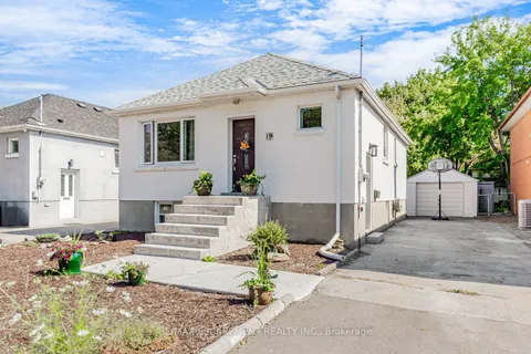 19 Stock Avenue, ON M8Z 5C3