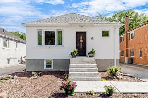 19 Stock Avenue, ON M8Z 5C3