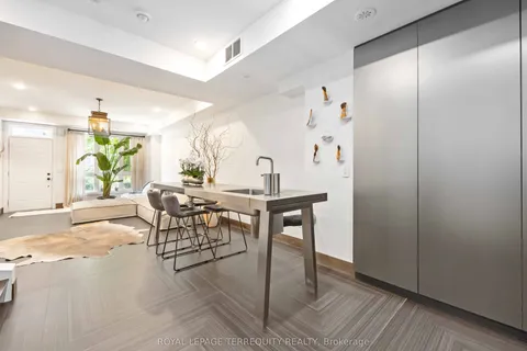 3 Elsie Lane, ON M6P 0B8