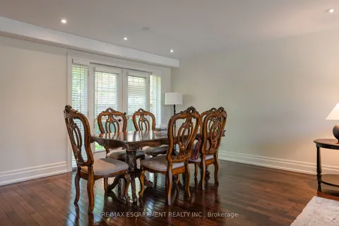 1034 Lakeshore Road, ON L5H 4E8