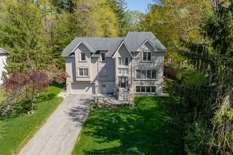 1034 Lakeshore Road, ON L5H 4E8