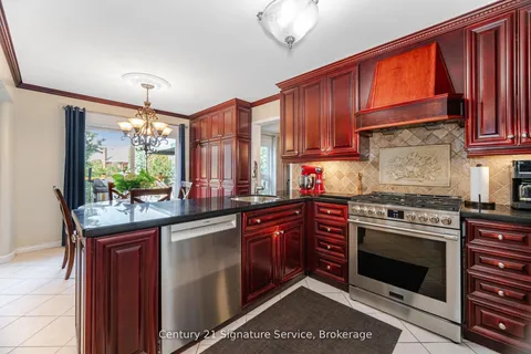 5955 Ladyburn Crescent, ON L5M 4V7