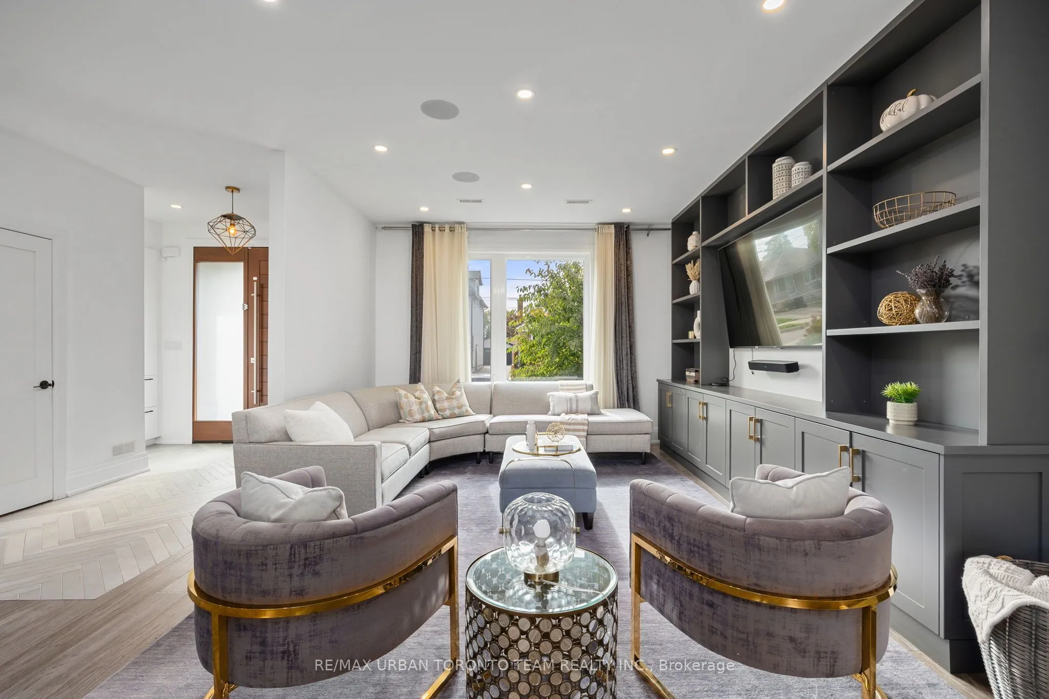 58 Manitoba Street, ON M8Y 1C9