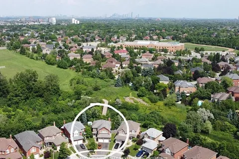 6807 Gracefield Drive, ON L5N 6T6