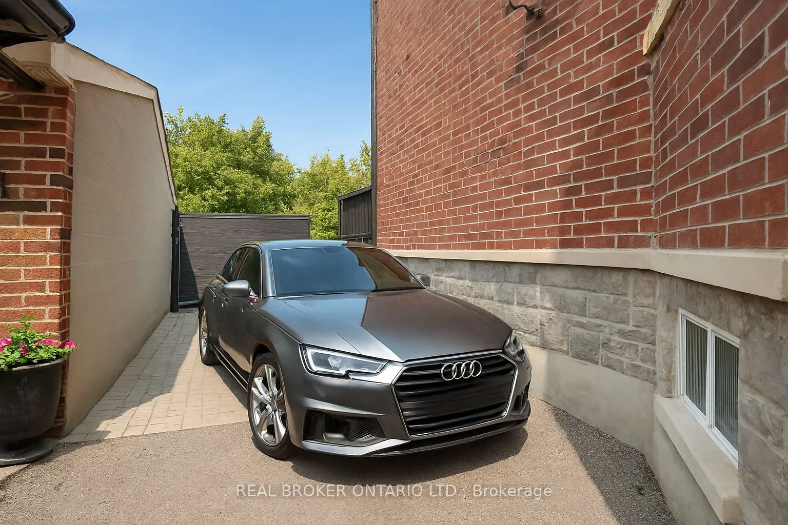 Detached kitchen at 108 Hatherley Road Toronto