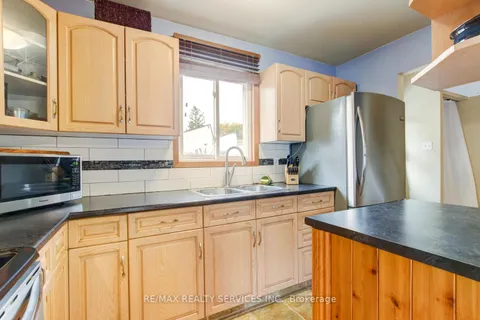 7 Hamlet Court, ON L6S 1X5