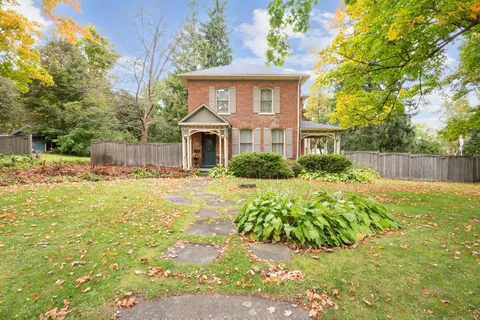 11 Third Avenue, ON L9W 1G8