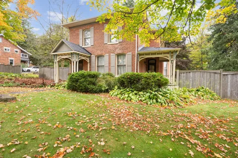 11 Third Avenue, ON L9W 1G8