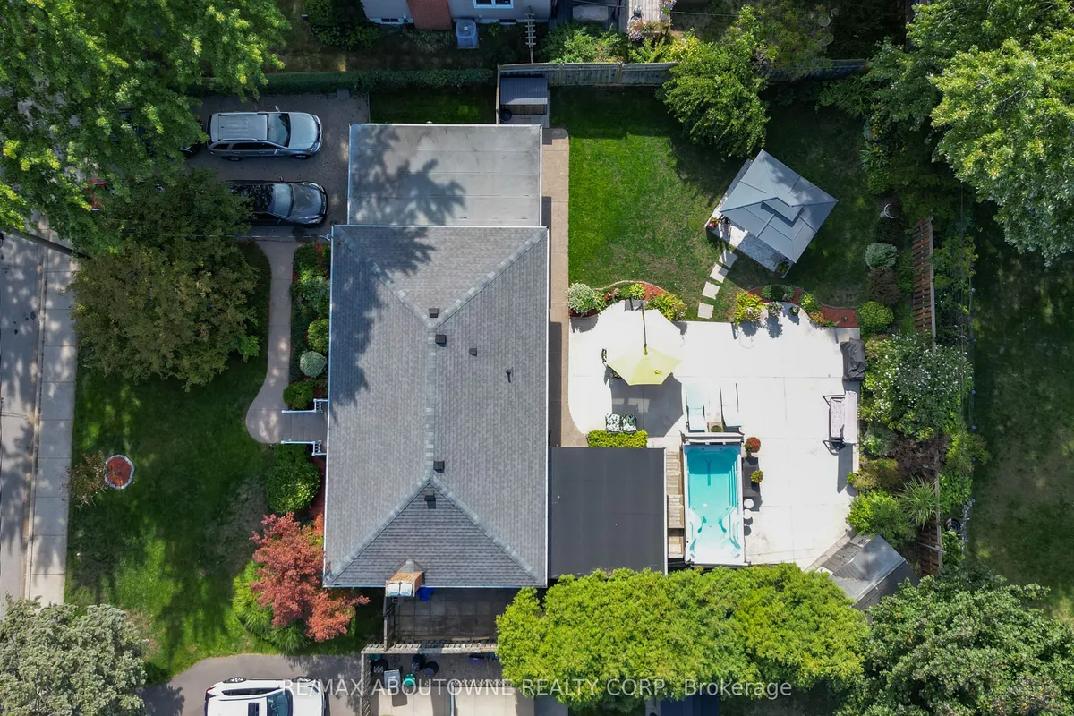 2105 Maplewood Drive, ON L7R 2C6