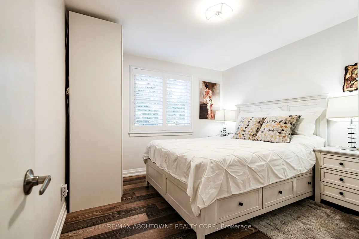 2105 Maplewood Drive, ON L7R 2C6