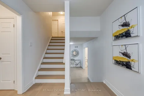 170 Cavendish Court, ON L6J 5S2