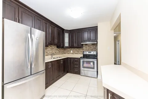 7258 Reindeer Drive, ON L4T 2M7