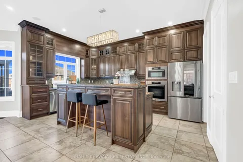 5063 Summersky Court, ON L5M 0R3