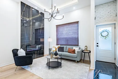 918 Ossington Avenue, ON M6G 3V1