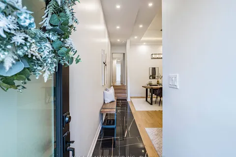 918 Ossington Avenue, ON M6G 3V1