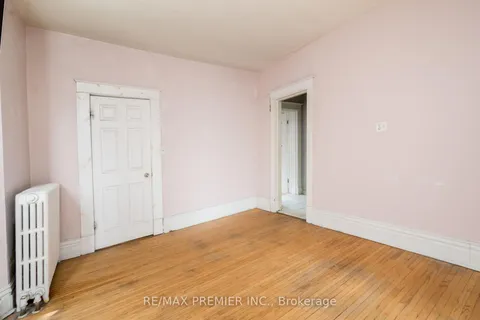 300 Keele Street, ON M6P 2K4