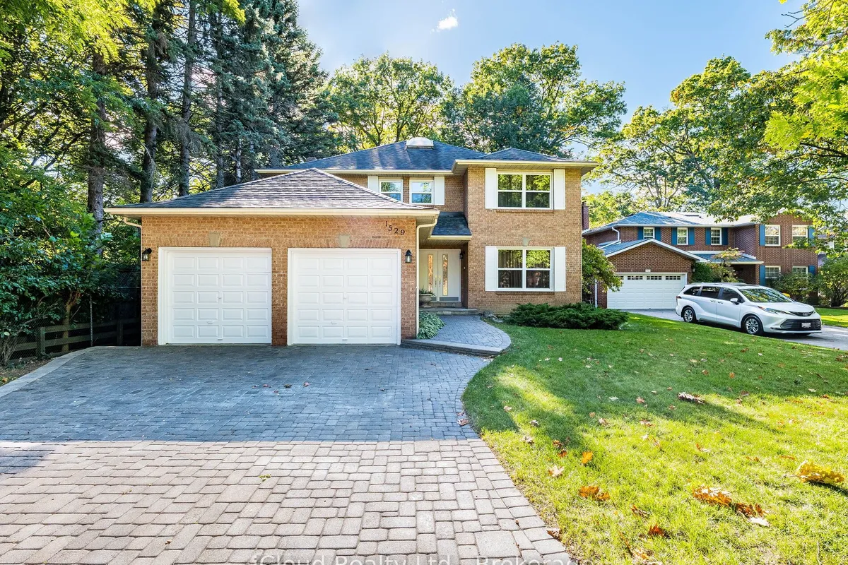 1529 Ballyclare Drive, ON L5C 1J4