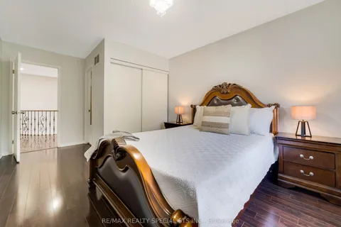 220 Cresthaven Road, ON L7A 1G5