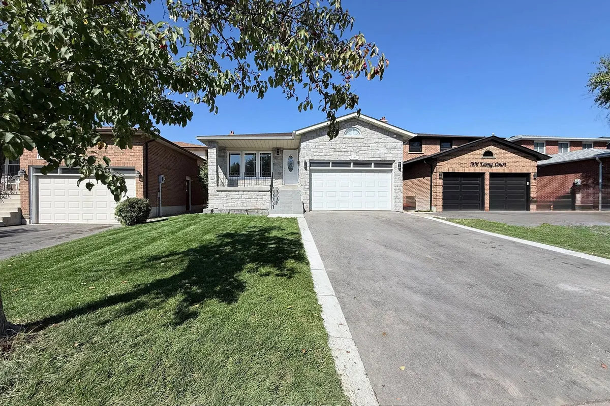 1215 Larny Court, ON L4W 3N4