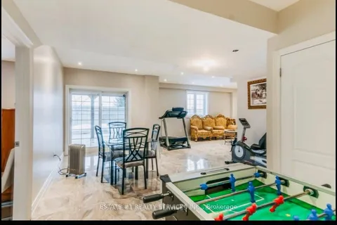 4 Agincourt Circle, ON L6X 2M4