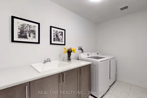 561 KENNEDY Circle, ON L9E 1P9