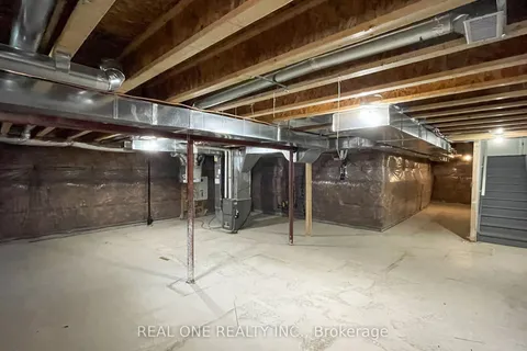 561 KENNEDY Circle, ON L9E 1P9