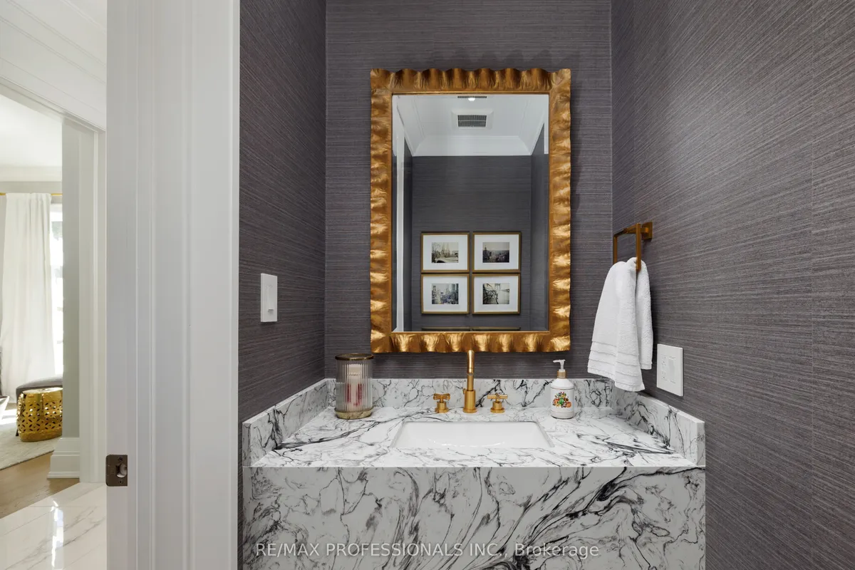 2B Fairway Road, ON M9A 5E9