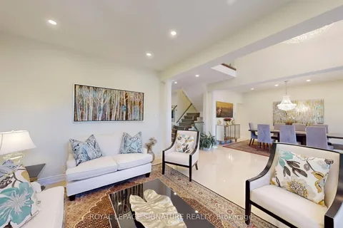 25 Sawston Circle, ON L7A 2N7