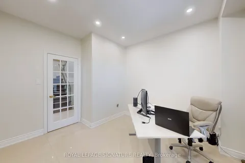 25 Sawston Circle, ON L7A 2N7