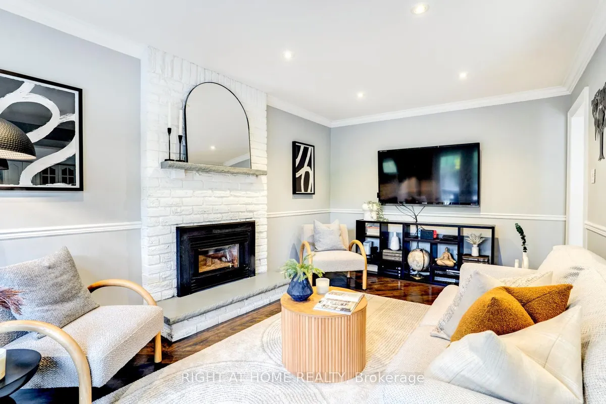 4021 Sasha Court, ON L4W 3K9