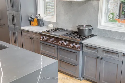 2154 Oneida Crescent, ON L5C 1V6